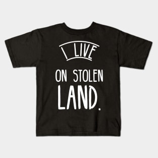 I live on stolen land Kids T-Shirt